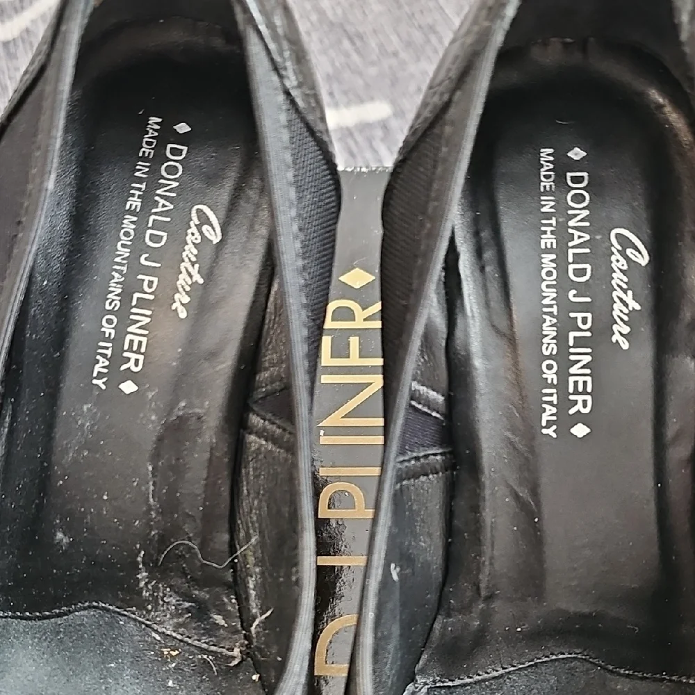 Donald J. Pliner Black Peep Toe Women's Shoes - Picture 2 of 9